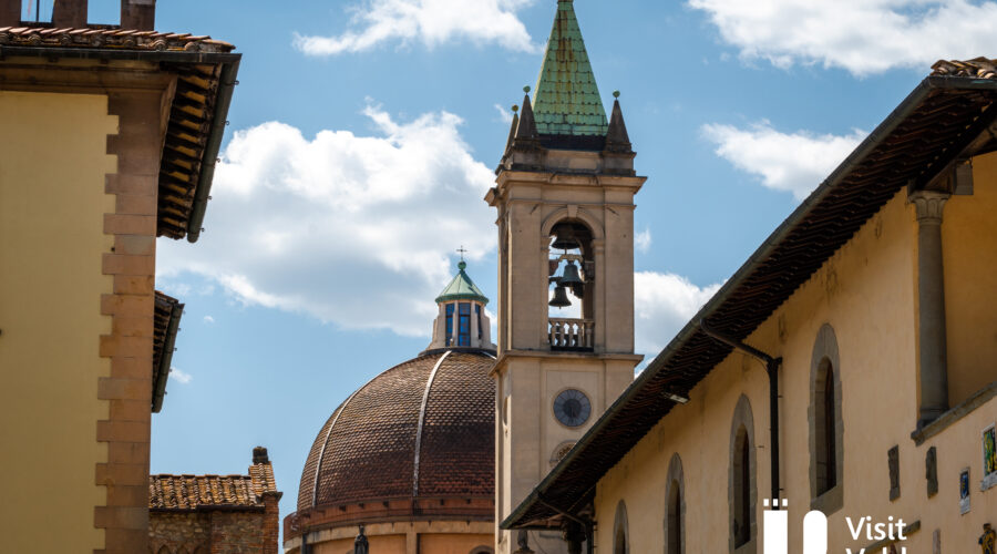 San Giovanni Valdarno_la cupola della Basilica di Santa Maria delle Grazie_sulla destra scorcio del Palazzo d'Arnolfo